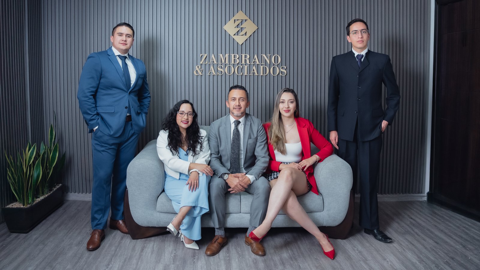 Equipo de Zambrano y Asociados en sus oficinas de Quito