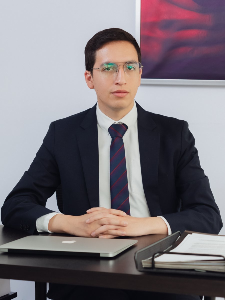 Elián Uriarte C., Abogado de Zambrano & Asociados