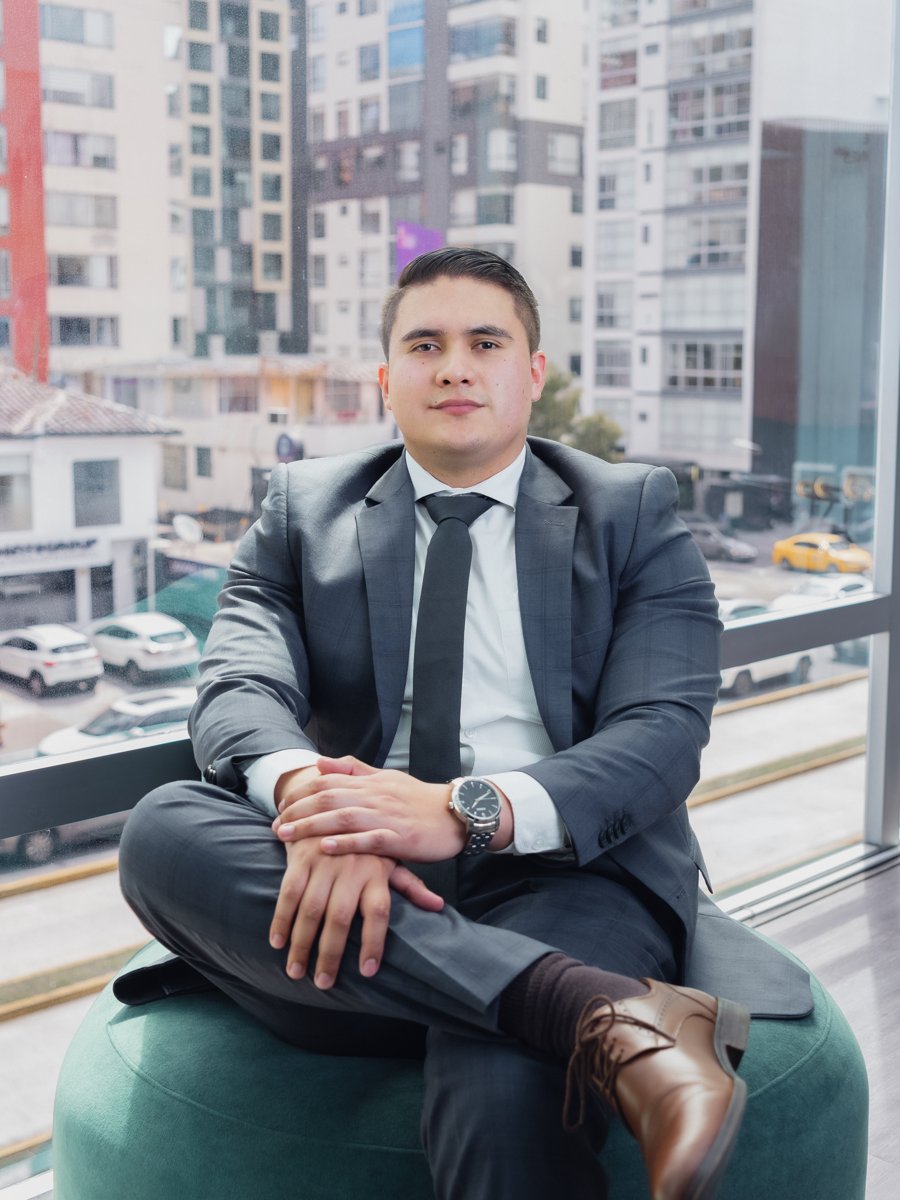 Esteban Castillo C., Abogado de Zambrano & Asociados
